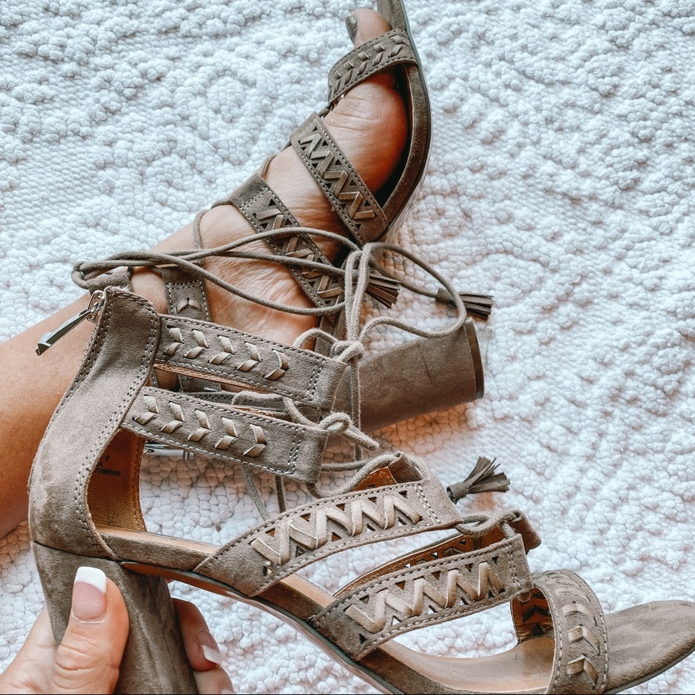 Report Gorgeous Lace Up Heel